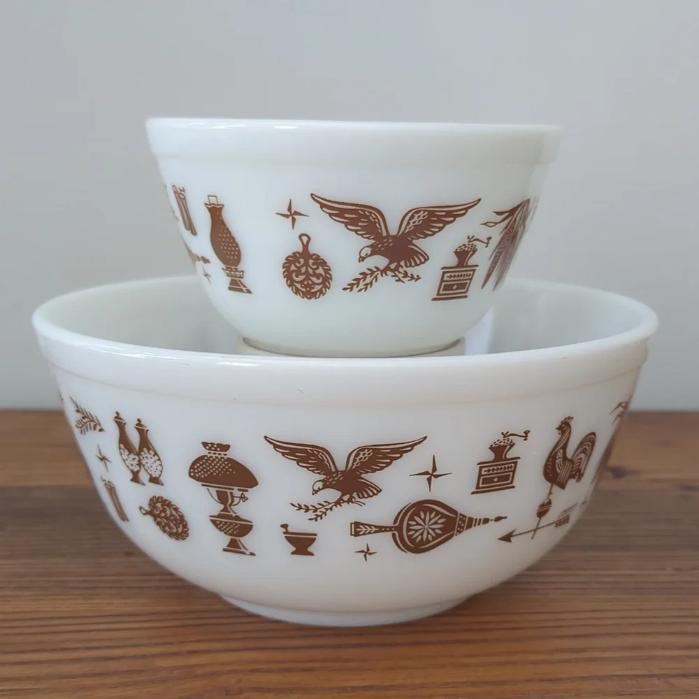 Vintage Pyrex Early American Mixing Bowl Set (2) 2.5 Qt #403 & 1.5 Pt #401 - Picture 8 of 13